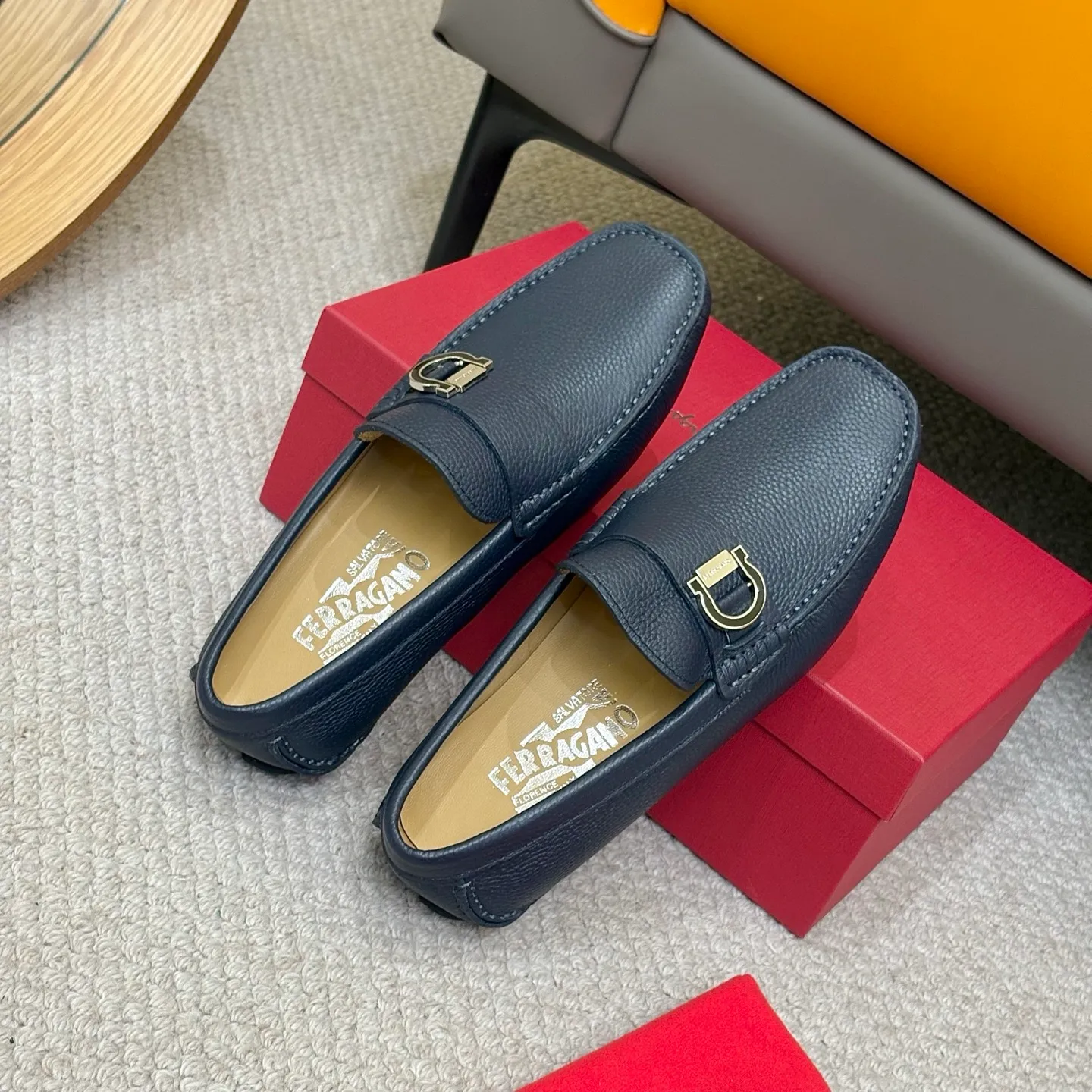 Men's men's shoes 💰420 (Yangli) Ferragamo 〰Ferragamo 2⃣️0⃣️2⃣️5️⃣ New series 👊🏻 Upper 🇮🇹 Italian imported calfskin, original outsole molding. Water-dyed sheepskin lining. The identity of every successful man is set off, and the upper and lower shoes are elegant and stable🚶🏻🚶🏻The high-end custom counter original replica is an eternal classic🔍️Number of codes: 38-46 with counter packaging